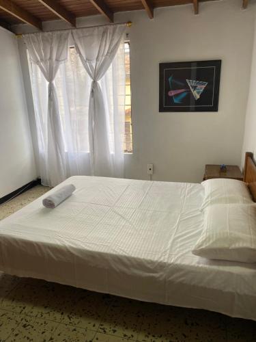 Casa Amplia Familiar muy Fresca Cerca al Poblado, Medellín (Foto 6)