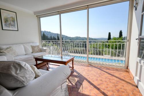 Villa with magnificent view of the hinterland of Cannes and the sea AC