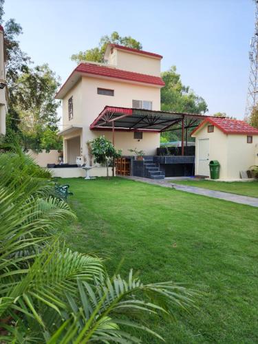 Param Country Home and Pool