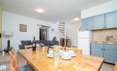  Apartment Tea, Ferienwohnung in Preko