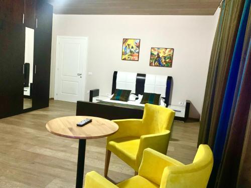 Deluxe Double Room (2 Adults + 1 Child) image 1