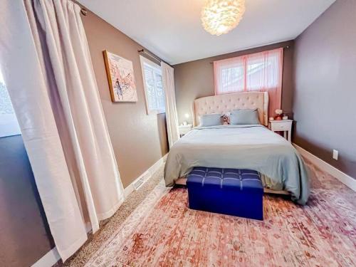 Pet Friendly Close to Downtown in Knob Hill