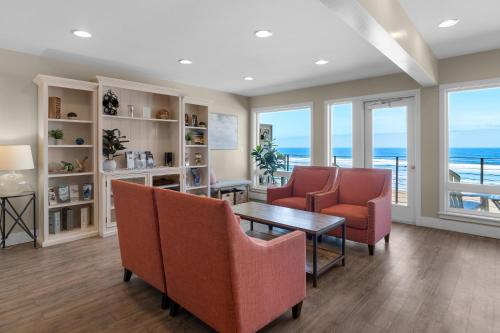 Pelican Shores Inn - image 13