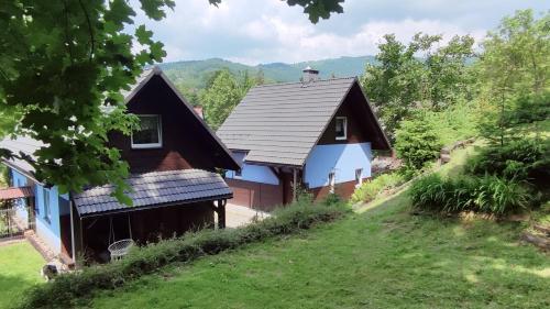 2 bedrooms, 5 beds
