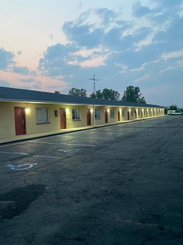 Viesnīcas āriene, New Budget Inn in Ītona (OH)