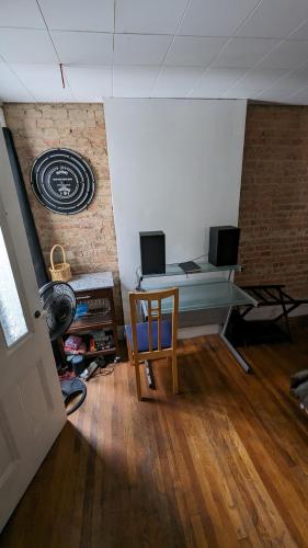 المرافق, Historic Row House in إلميرا