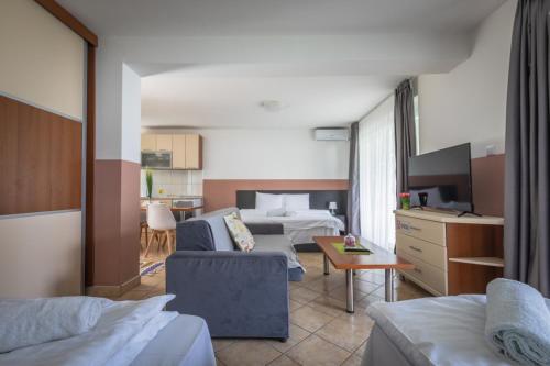 Fuk-tak's bungalow in Star Dojran