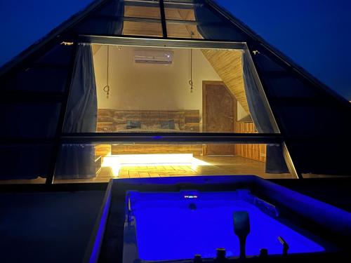 อ่างแช่น้ำร้อน, Deadsea OCTAGON in มาดาบา