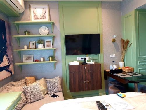 Apartment Embarcadero Bintaro Suites by Novie Mckenzie