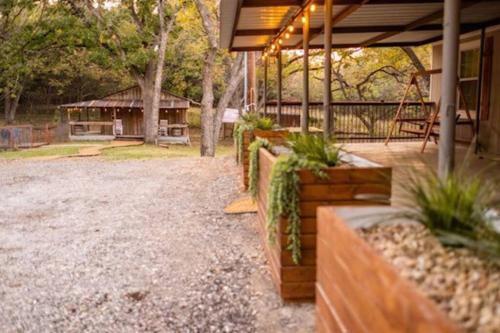 Garden, Charming Country Retreat in Dallas (TX)