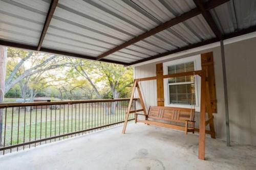 Balcony/terrace, Charming Country Retreat in Dallas (TX)
