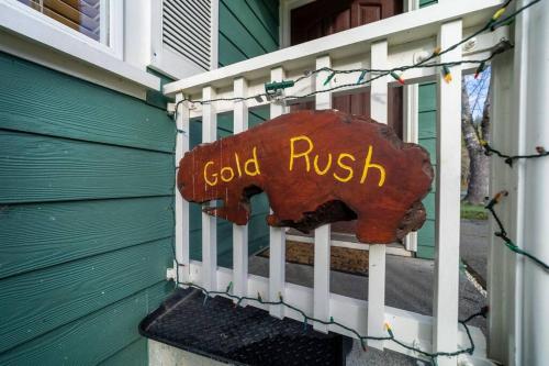 Elk Meadow Cabins 17A Gold Rush Suite detail