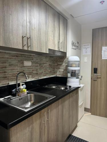 Mel and Rose Place in S Residences Tower 1 MOA, Manila (fotografie 7)