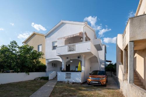  Apartments with a parking space Povljana, Pag - 11516, Pension in Povljana