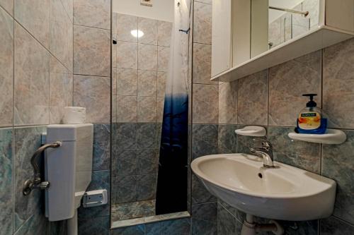 Apartments and rooms with parking space Lastovo - 13678 - image 7