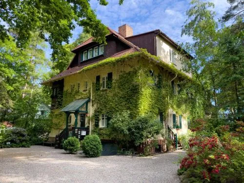 Strandvilla Hubertus Boltenhagen - Ferienwohnungen Apartment mit Parkplatz WLAN Küche Garten Grillplatz Waldbaden in Boltenhagen, Deutschland