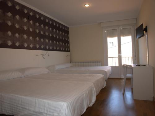 Quadruple Room with Private Bathroom