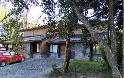 Casa de montaña con vistas al lago y a los cerros