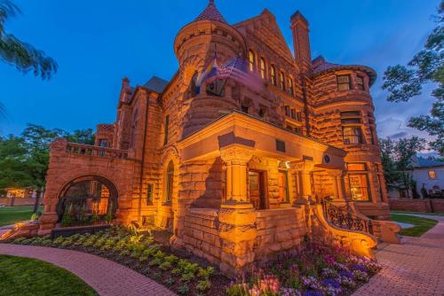 Orman Mansion - Pueblos Most Luxurious Stay! in Pueblo, USA