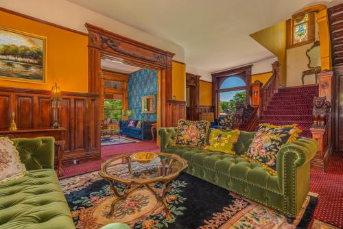 Orman Mansion - Pueblo's Most Luxurious Stay! Breakfast Included in Mesa Junction