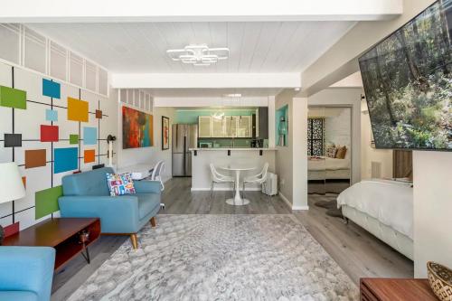 Stylish Retro Luxury Close to SF and Wine Country Regions