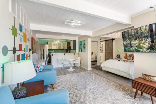 Stylish Retro Luxury Close to SF and Wine Country Regions