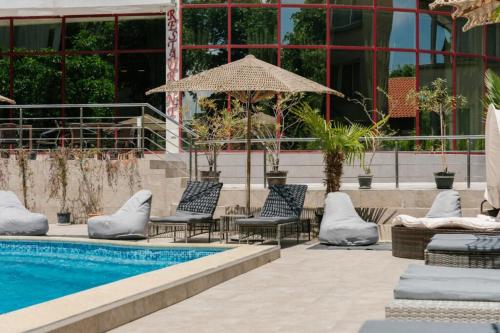 Hotel Zebra - image 14
