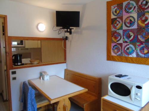 Studio Valfréjus, 1 pièce, 3 personnes - FR-1-561-39 - Apartment - Valfréjus