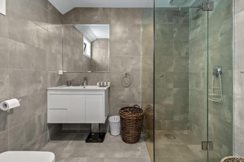 StayCentral - Thornbury Entertainer Townhouse - image 3