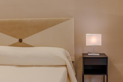 1 queen bed, 1 sofa bed