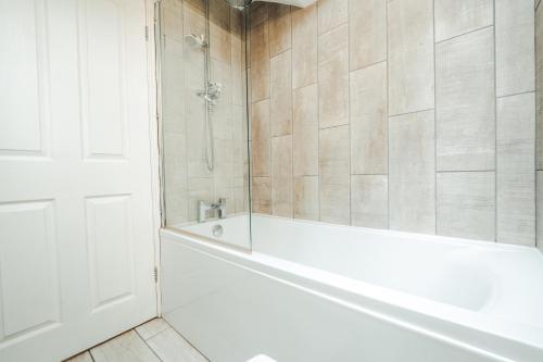 Lyndale - image 10