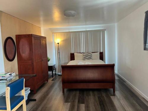 Affordable Private Rooms with Shared Bath Kitchen near SFO (SA) in Pacifica