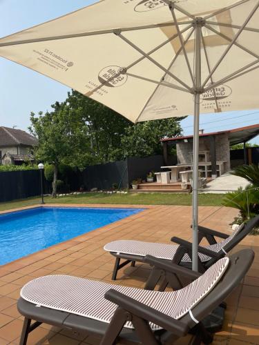 Peldbaseins, Chalet casa con piscina en ARBO Vigo in Arbo