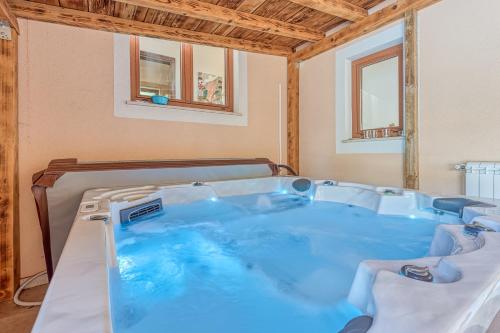 Villa Simac With Pool and Whirlpool - Happy Rentals