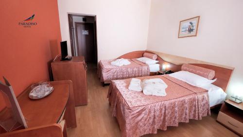 Hotel Paradiso – Mangalia, CA