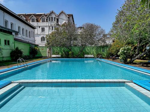 Swimming pool, Queen's Hotel in Kandy