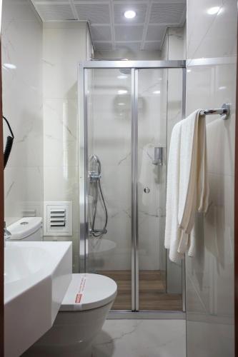 Small Single Room image 4