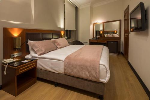 Budget Double Room image 3