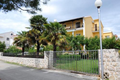 Spacious Two Bedroom Apartment with Balcony image 2