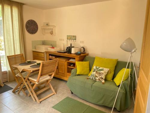 Résidence Les Trois Jardins avec WIFI et Parking gratuit Résidence Les Trois Jardins avec WIFI et Parking gratuit