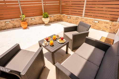 Garden, Sweet Home Houses 1 in Mpournias