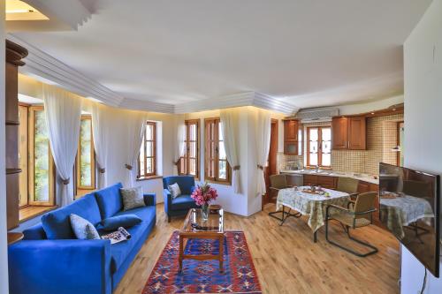 Kaş merkezde deniz manzaralı jakuzili 4 kişilik apart - image 11