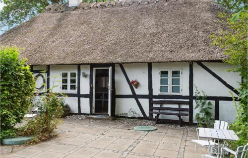 Awesome Home In Stokkemarke With Kitchen