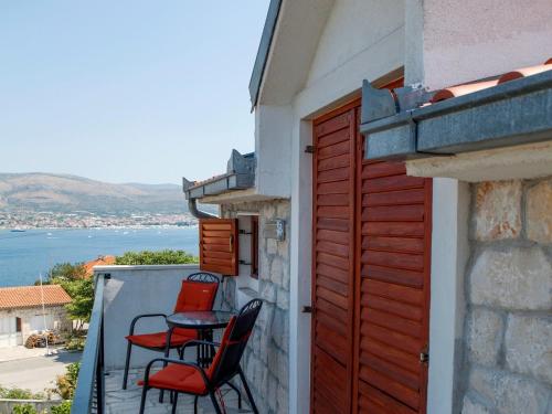 Sea View Apartment in Okrug Donji with Balcony