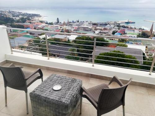 Double Room with Balcony and Sea View image 2
