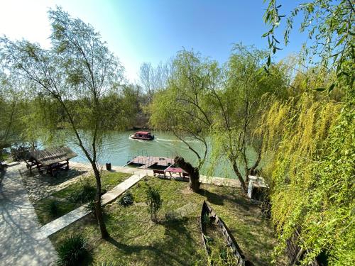 Pensiunea Uzlina in 烏茲里納