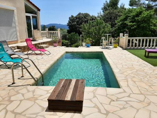 Villa de 2 chambres avec piscine privee jardin clos et wifi a Merindol