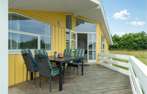  Three-Bedroom Holiday Home In Rudkobing in Spodsbjerg