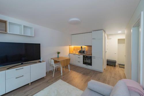 Convenient apartment with balcony by Polo Apartments, Kaunas