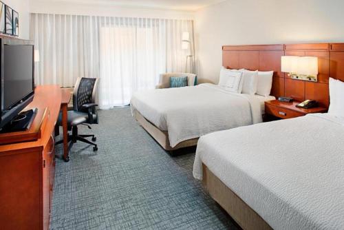 1 king bed, 1 sofa bed